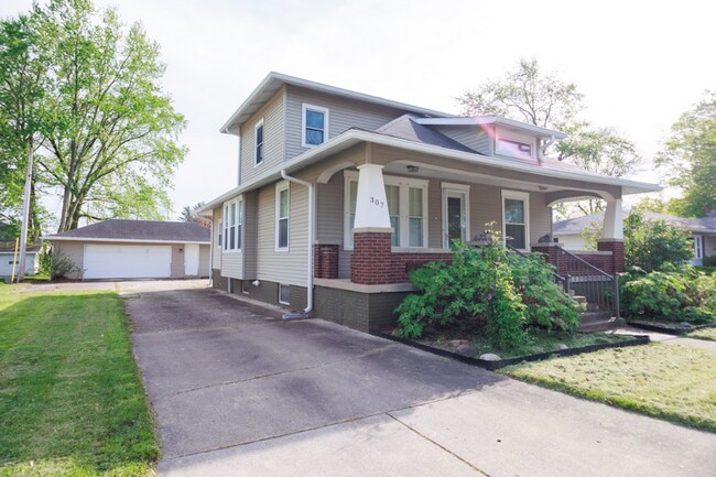 Foto del edificio - Updated Three Bedroom Single Family Home i...