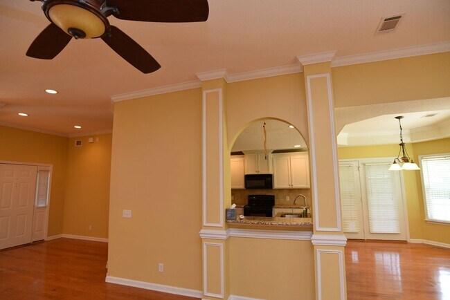 Building Photo - Single family home with large fenced in ba...