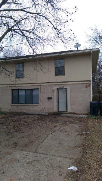 4 bed 2.5 bath 2 story duplex! New paint and flooring ready for move in! - 4 bed 2.5 bath 2 story duplex! New paint and flooring ready for move in!