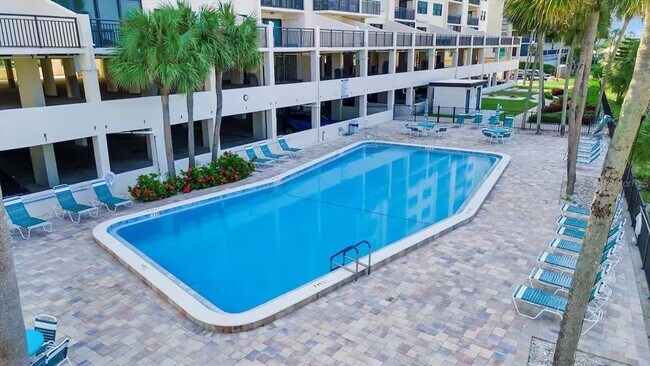 Foto del edificio - 1270 Gulf Blvd