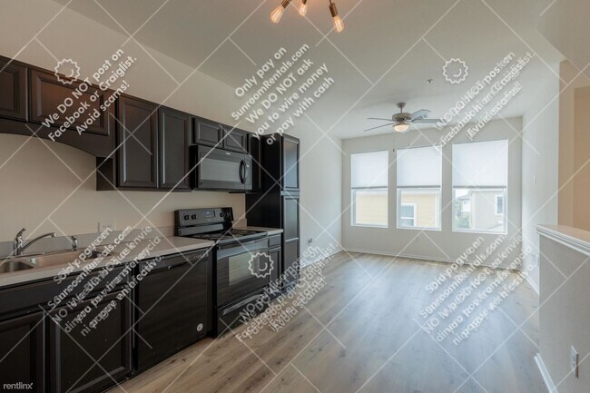 Building Photo - 3 br, 3 bath Triplex - 4310 Attra St