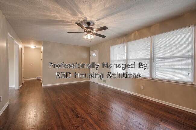 Building Photo - 7405 Maywood Ave