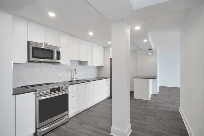 Building Photo - 2222 Bellevue Avenue