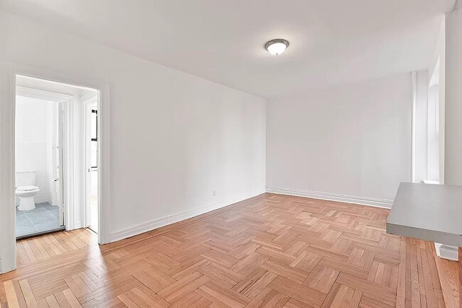 Photo - 825 Walton Ave Apartment