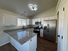 Building Photo - 4544 N Oregon Trl