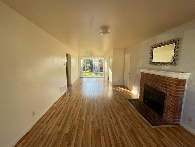 Foto del edificio - 16057 Mills Ave
