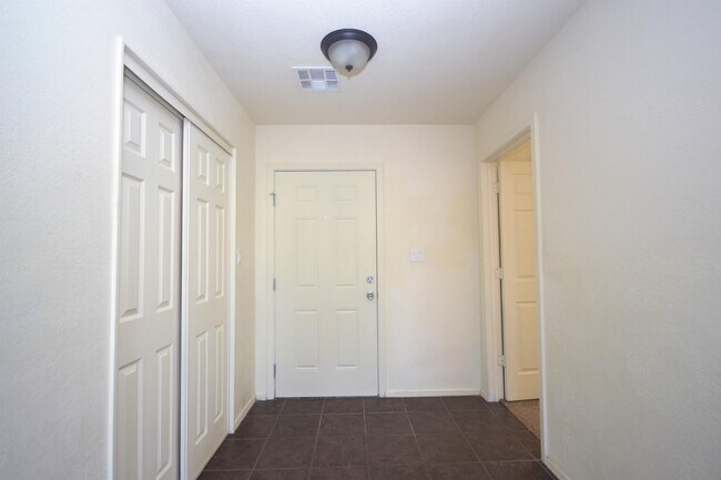 Foto del edificio - 2145 Redondo Ln