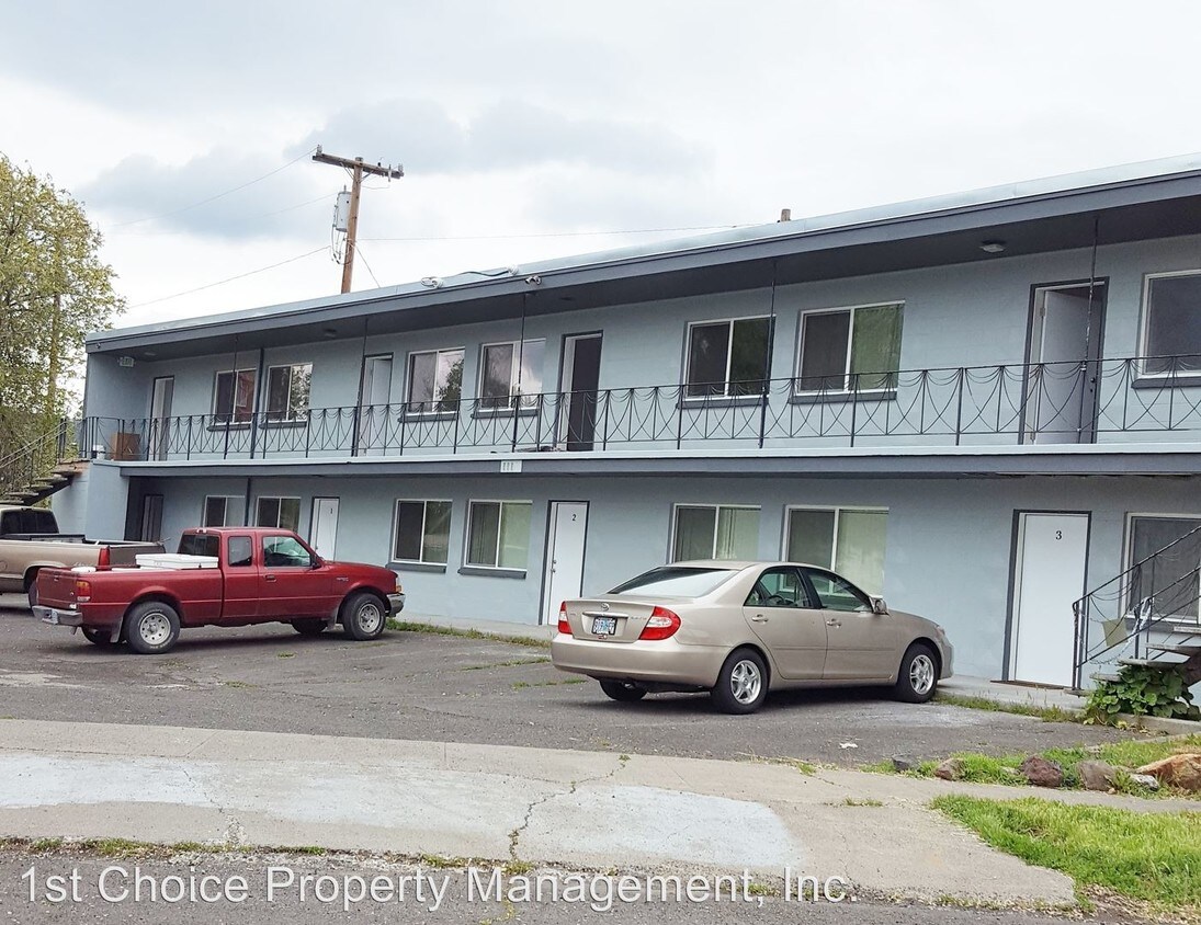 Primary Photo - 1131 Walnut Ave