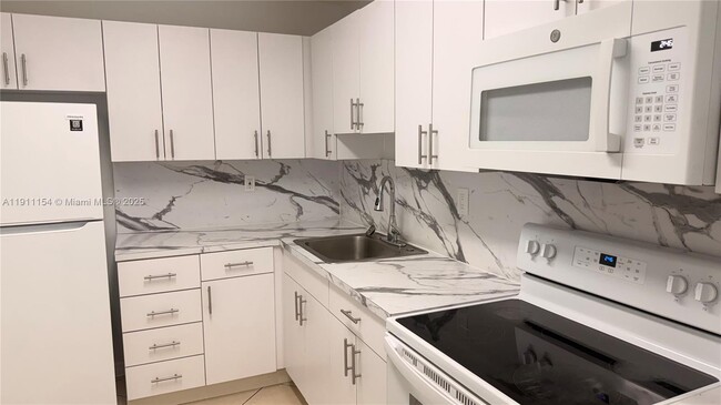 Foto del edificio - 7430 Miami Lakes Dr