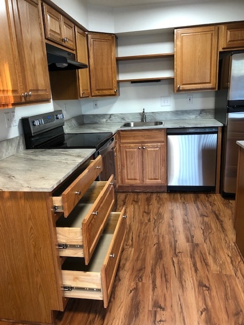 NEW Stainless Steel Kitchen Appliances - 127 100th St S