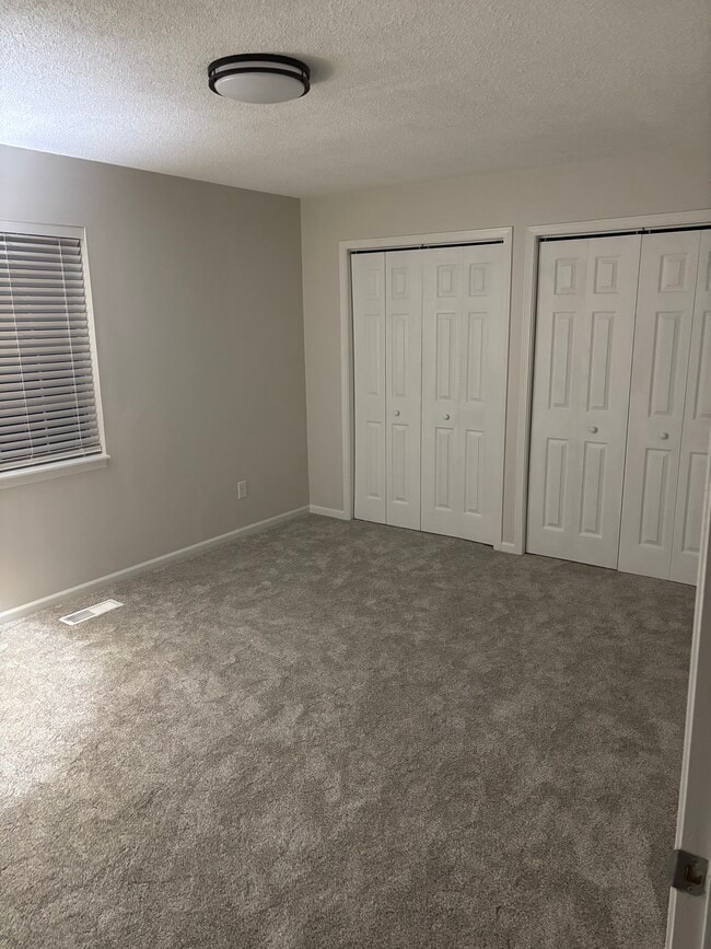 Building Photo - 1015 Katta Trce