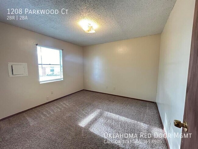 Building Photo - 1208 Parkwood Ct