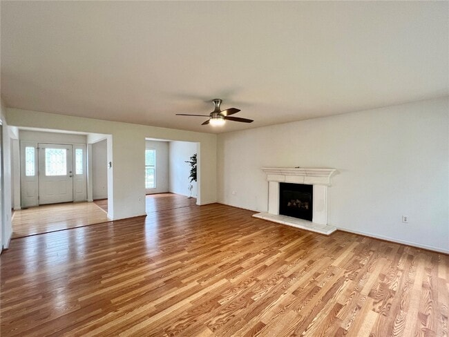 Foto del edificio - 188 Birchwood Trail Dr