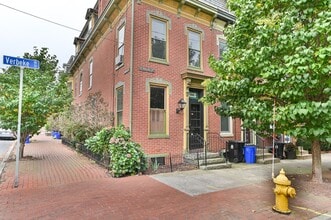 Building Photo - 235 Verbeke St