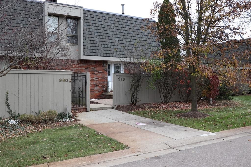 Primary Photo - 978 Stratford Ln E