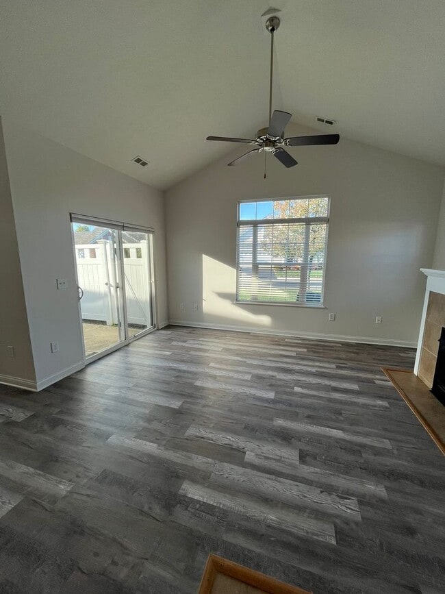 Building Photo - 2 Bedroom, 2 Bathroom Condo in The Woods a...