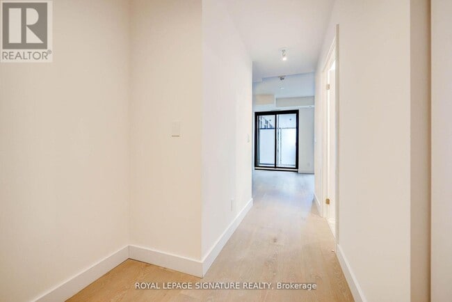 Building Photo - 160-160 Kingsway Crescent