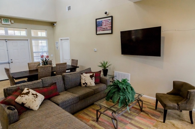 Building Photo - Willow Crest Townhome Aparmtents