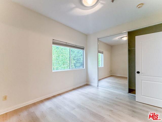 Foto del edificio - 1457 Centinela Ave