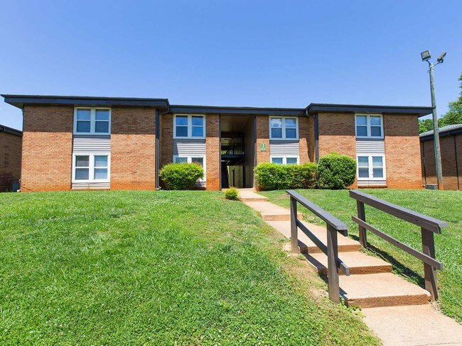 Building exterior - Magnolia Ridge Apartments