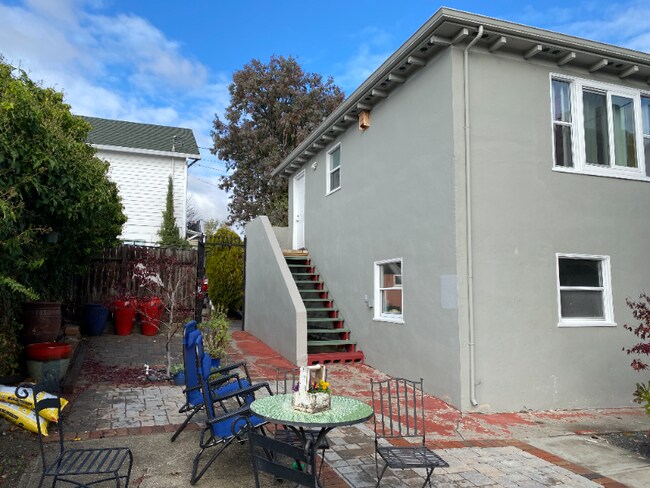 Building Photo - 203 Howard St