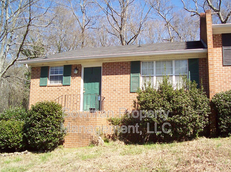 Photo - 132 Oxford Ct