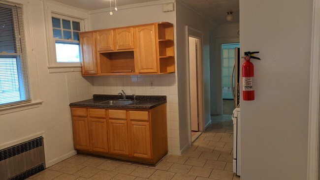 Kitchen - 340 Yale Ave