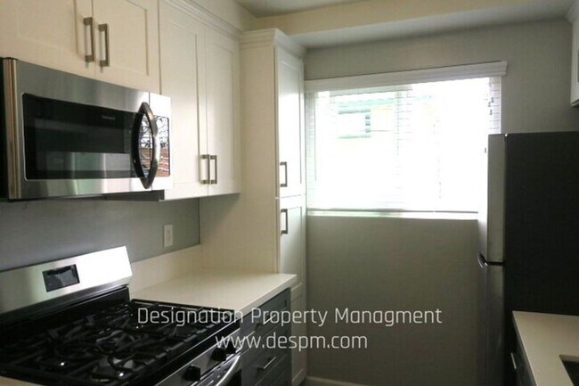 Foto del edificio - 7638 Hampton Avenue