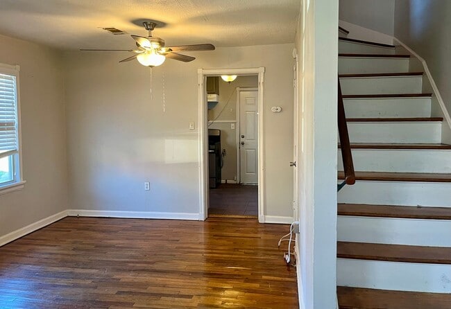 Building Photo - Great location in Garden District seconds from Downtown and LSU!