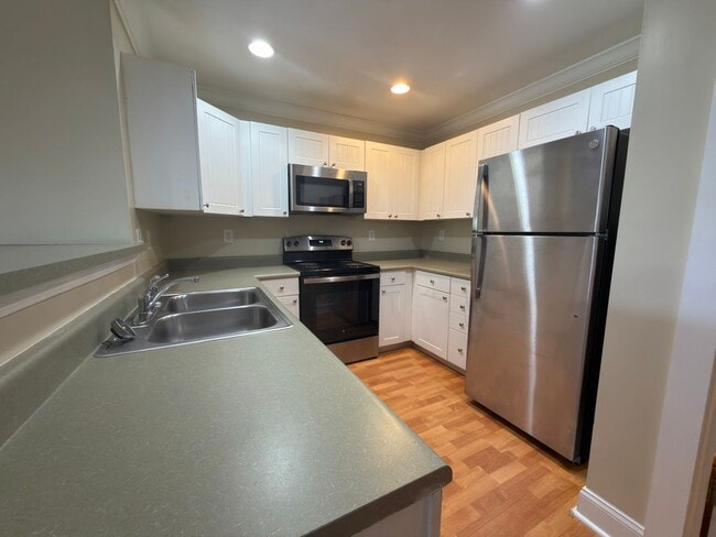 Building Photo - NOW AVAILABLE!  3 bedroom/3 bath condo for RENT!  $2400 per month - Free Parking