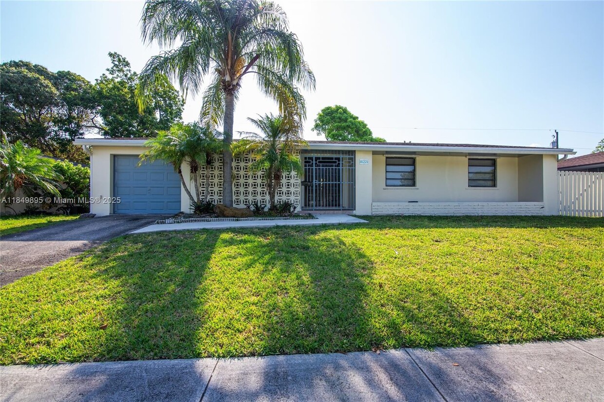Primary Photo - 16221 SW 102nd Ave