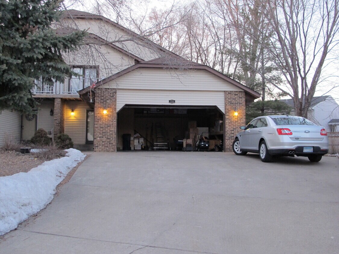 2766 21st St NW, New Brighton, MN 55112 Townhome Rentals in New