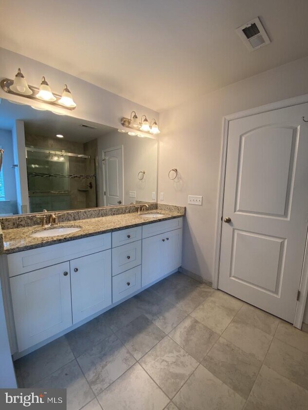Foto principal - 127 Forbes St