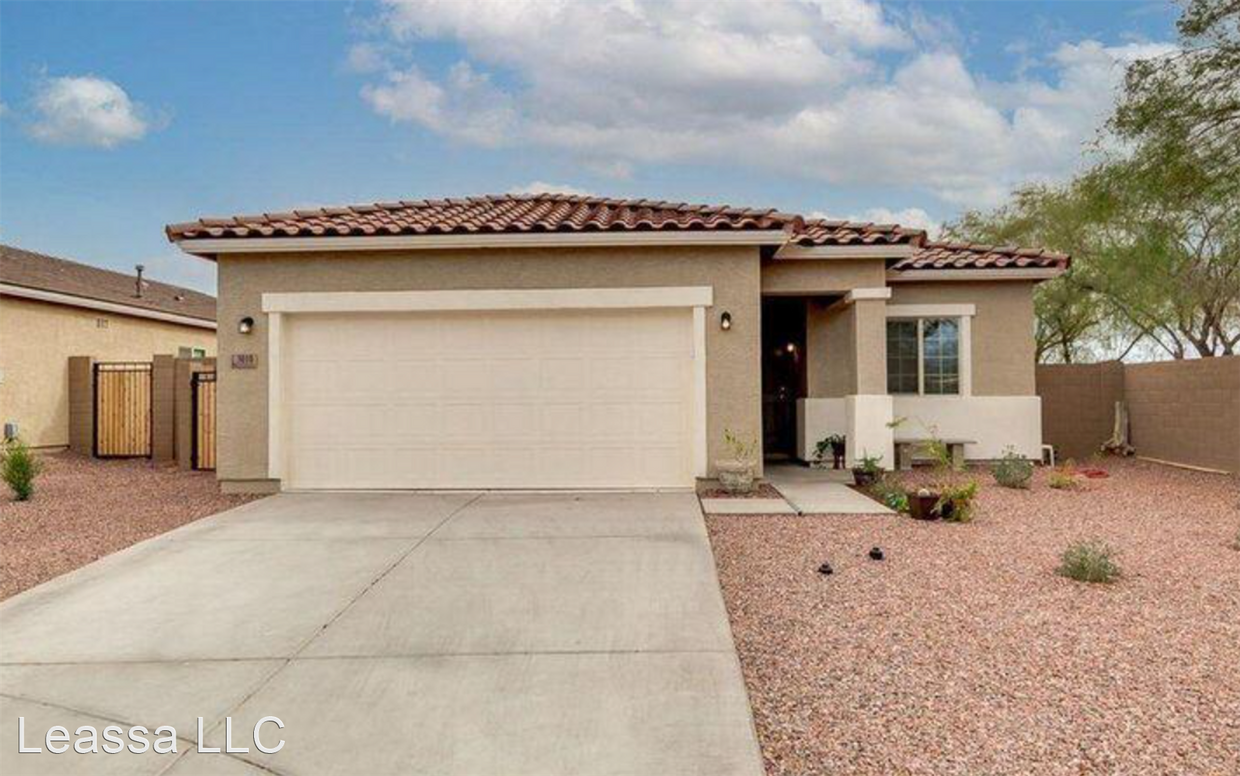 Foto principal - 3 br, 2 bath House - 3010 N MAJESTIC CT