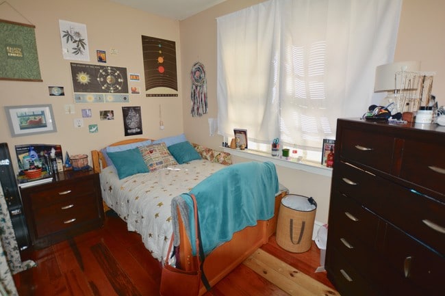 Building Photo - Available for earlier move in!