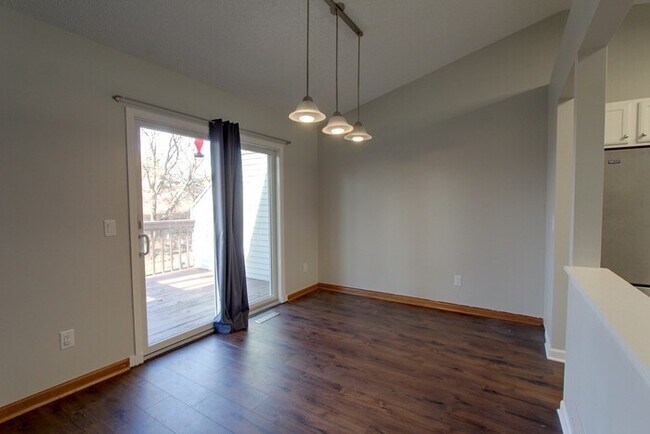 Building Photo - Available 12/1 is well-kept end unit 2 Bedroom 2 Bath twin home in Eden Prairie!
