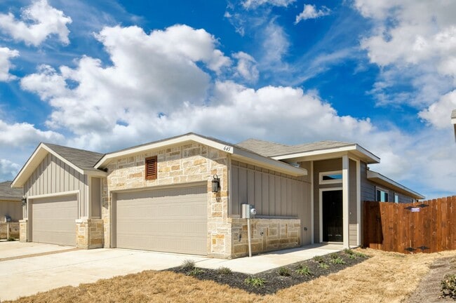 Building Photo - GORGEOUS 3 BEDROOM DUPLEX LOCATED IN MIDLOTHIAN ISD!