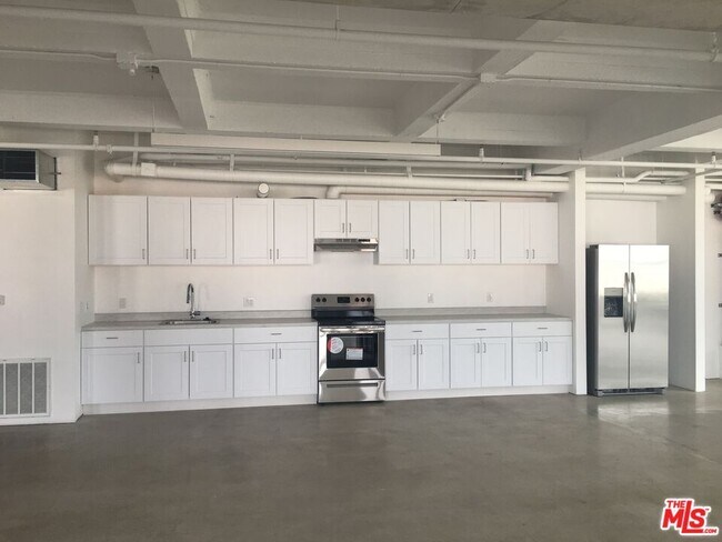 Foto del edificio - 810 E 3rd St