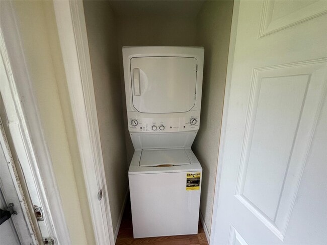 Building Photo - 3942 King St