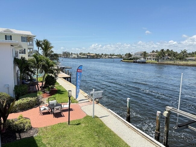 Photo - 1001 S Riverside Dr Apartment