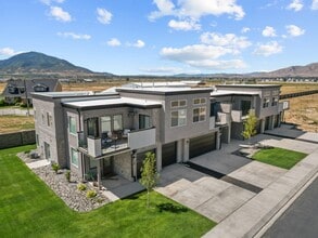 Building Photo - 481 1760 N