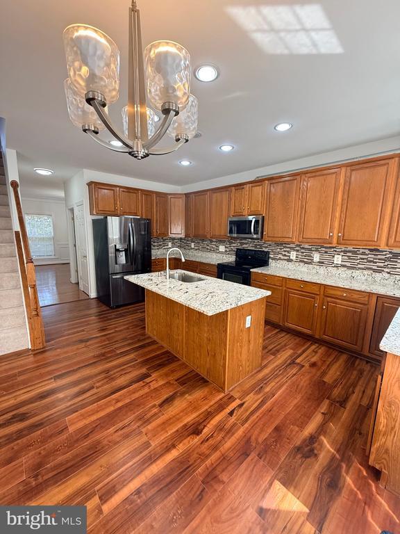 Foto del edificio - 8140 Gilroy Dr
