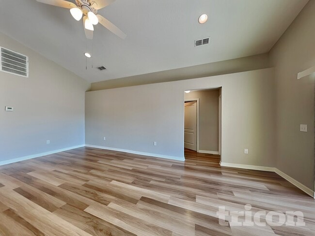 Building Photo - 77 Lake Ring Dr