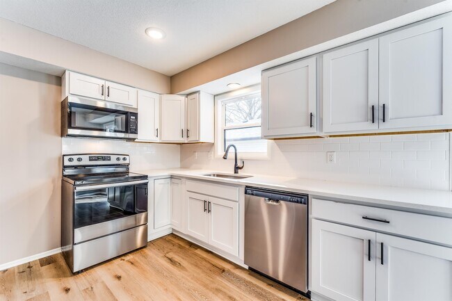 Building Photo - 307 N Willow Dr