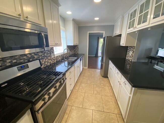 Foto del edificio - 3 Bedroom Single Family Home in Whittier