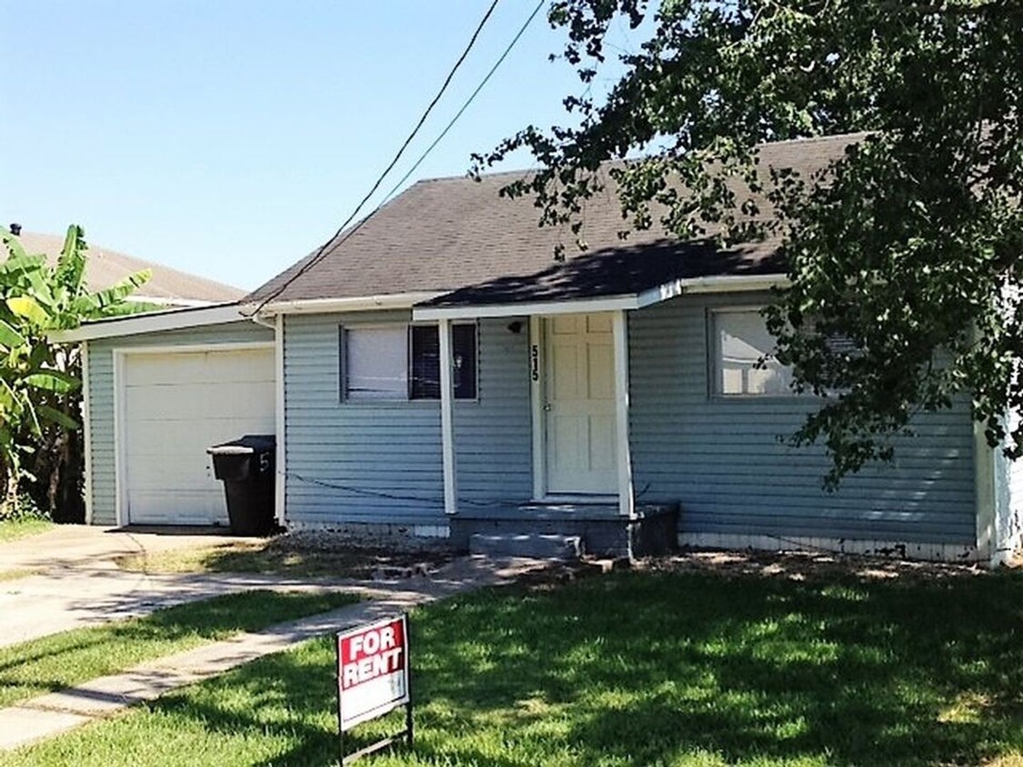 Primary Photo - Cozy 2 bedroom 1 bathroom