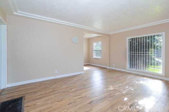 Foto del edificio - 1055 W 84th Pl