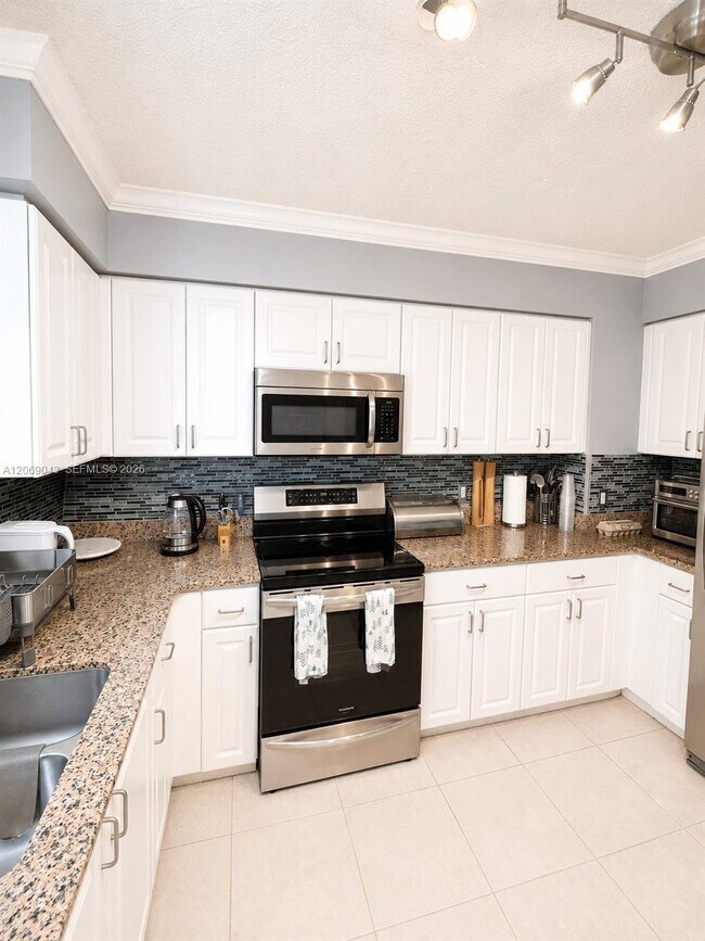 Building Photo - 1155 Brickell Bay Dr