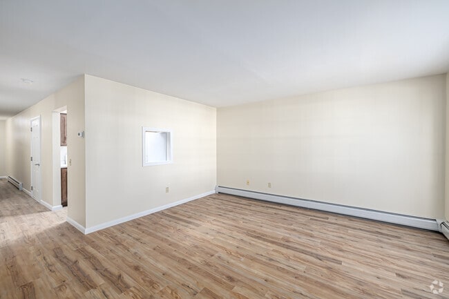 3BR, 2BA - 1,200SF - Living Room - Parkside Gables