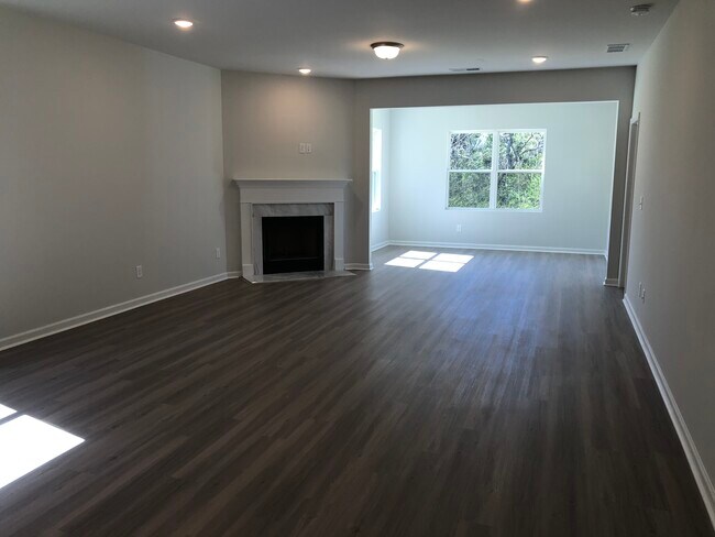Building Photo - 2828 Campanella Dr